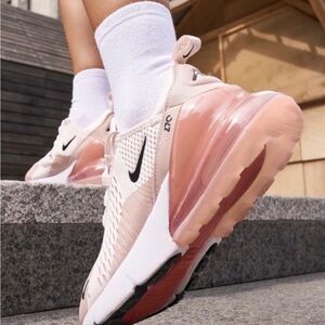 Nike Air Max 270 Women’s Sneakers Soft Pink.